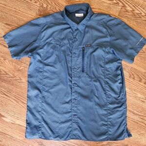 Columbia Omni-Shade Lightweight Shirt Men Size L Button Vented, Pockets Sky Blue